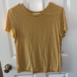 Short sleeve American Eagle shirt. Light-weight and soft.